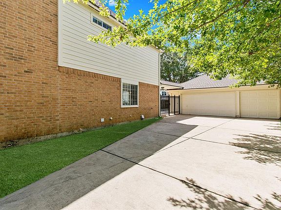 4th image of 24814 Brattle Dr