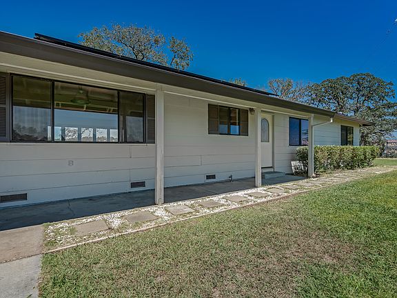 3rd image of 22370 Lariat Ln