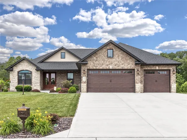 113 Stonebridge Bluff Dr, Maryville, IL 62062