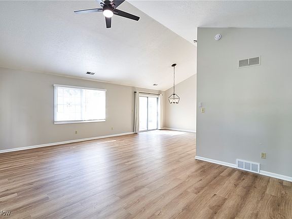 5th image of 890 Briarcliff Ct #B