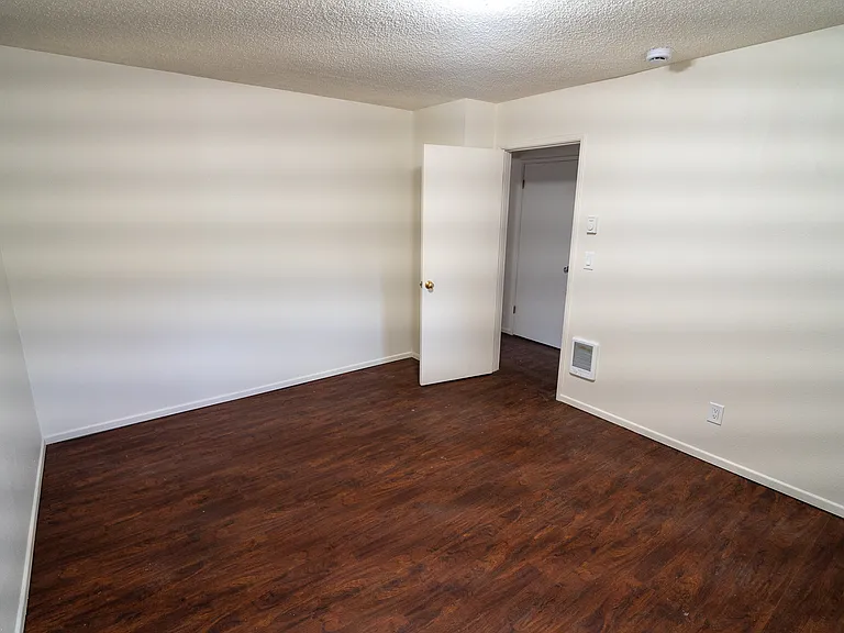 4545 SE Ina Ave #8 — Photo 7
