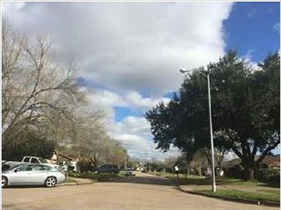 4th image of 16626 Ben Nevis Dr