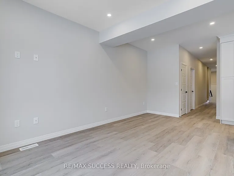 147 Siebert Ave — Photo 16