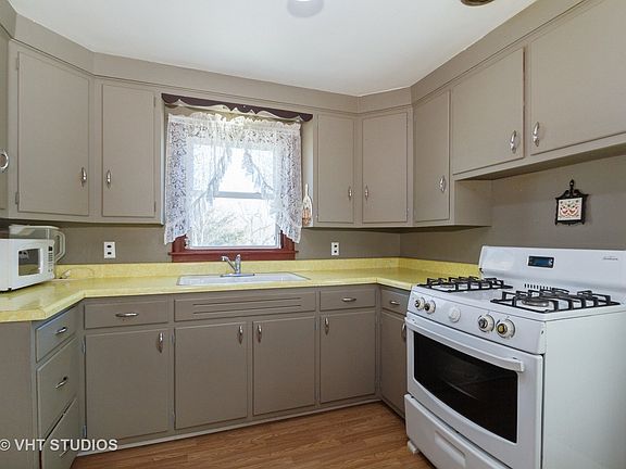 3rd image of 644 Washington St