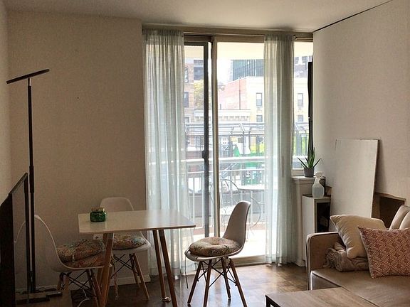 3rd image of 224 E 52nd St APT 5