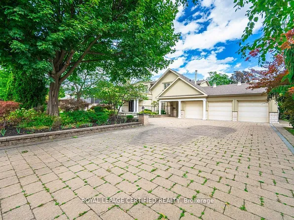 2197 Courrier Ln, Mississauga, ON L5C 1V1