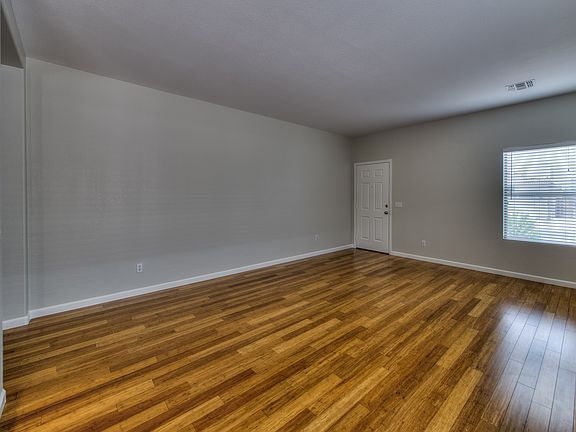 3rd image of 1017 E Gwen St