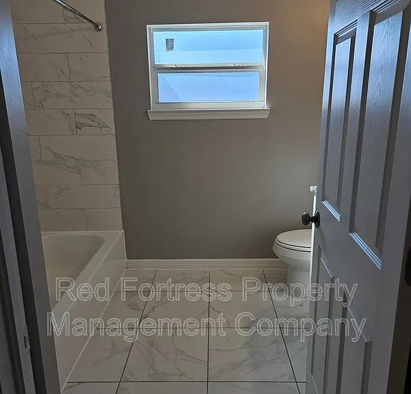 310 Gordon Ave S — Photo 5