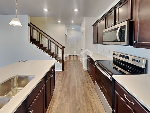 3rd image of 118 Martin Dr