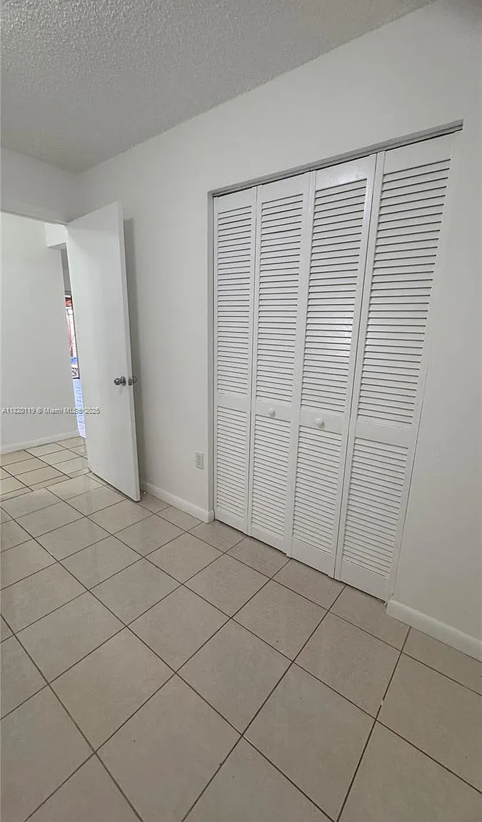 3 bed, 999 sqft, $2,600 — Photo 4