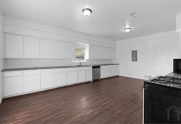3rd image of 309 E Phillips St