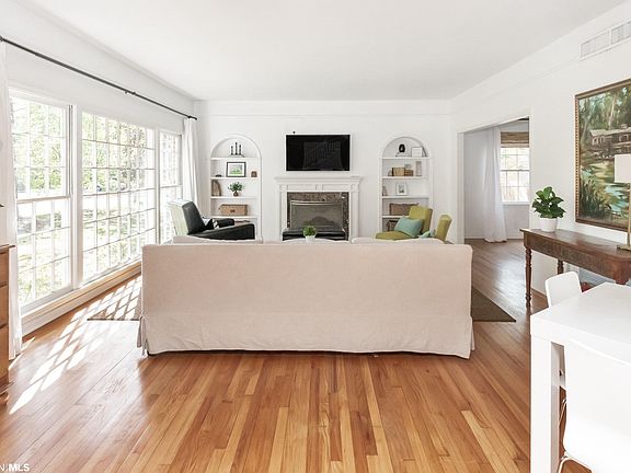 4th image of 2759 N Fontainebleau Dr