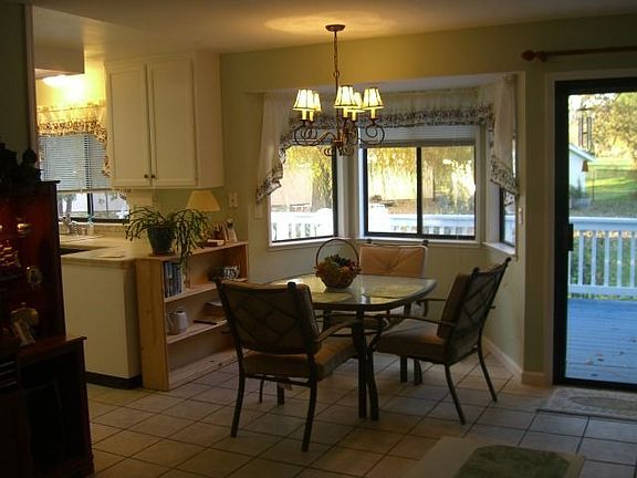 Dining to kitchen