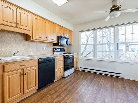 4th image of 158 Revere Dr #158