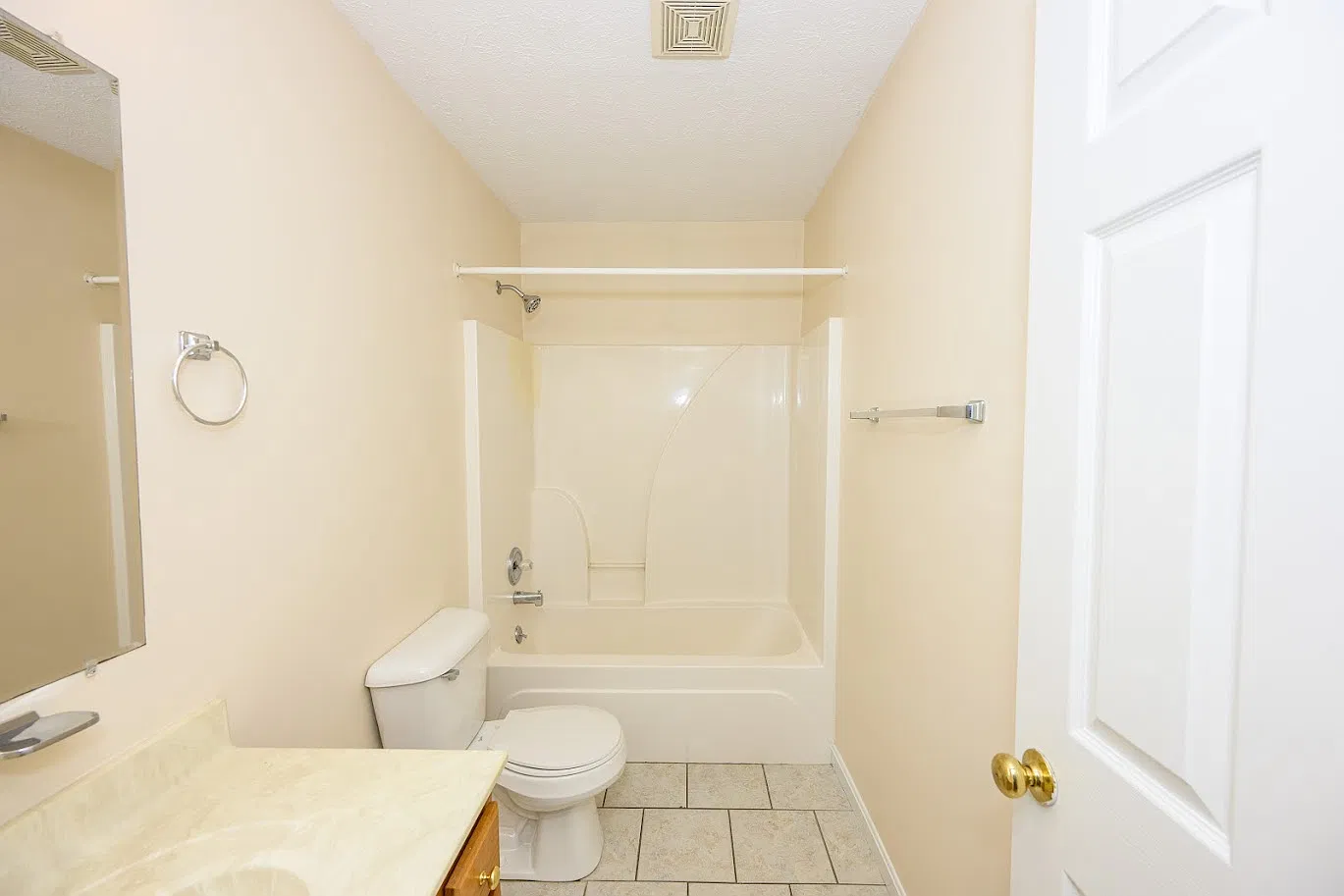 2 bed, 1.5 bath, 1217 sqft, $1,015 — Photo 3