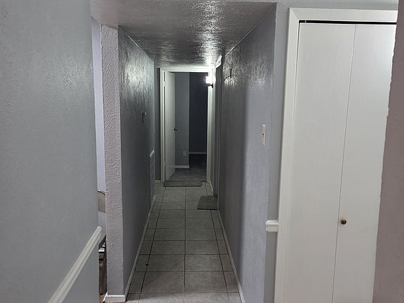 4th image of 605 Hillcrest St