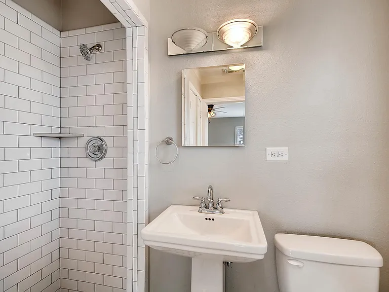 405 Quentin Dr — Photo 16