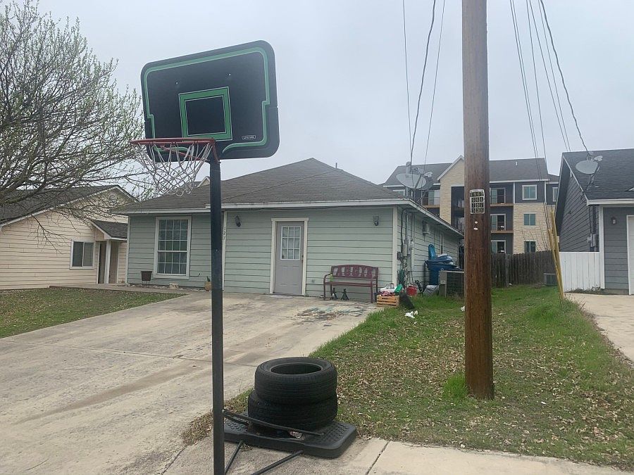 1st image of 127 Amelia Ct
