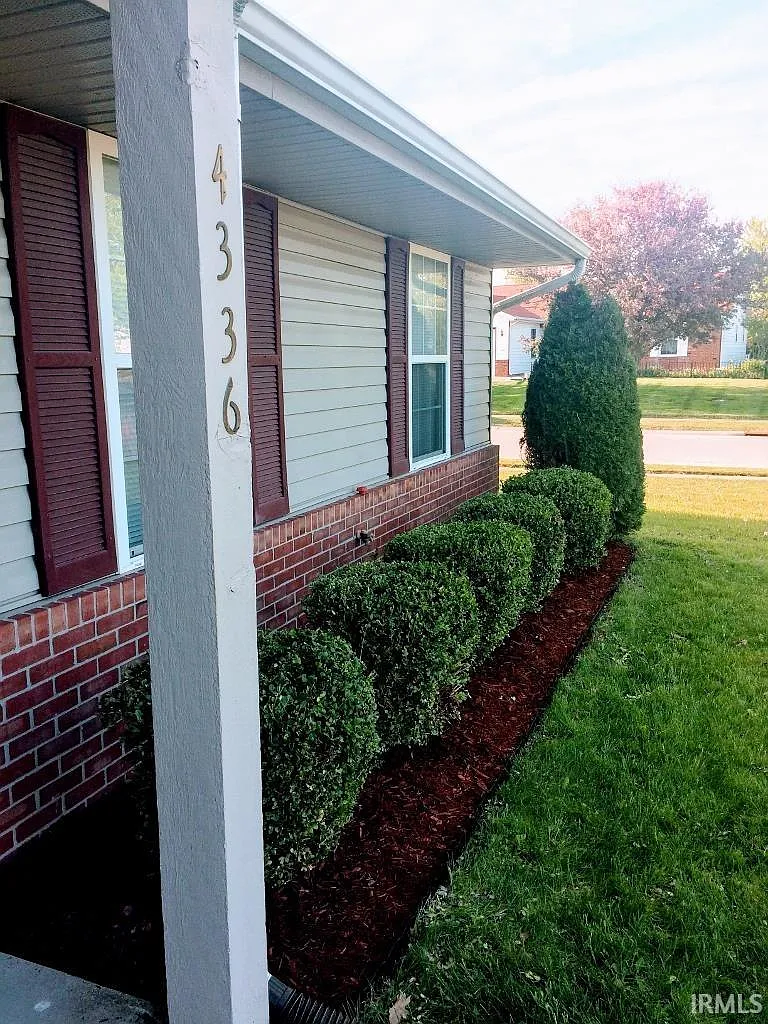 3 bed, 2.0 bath, 1236 sqft, $1,595 — Photo 2