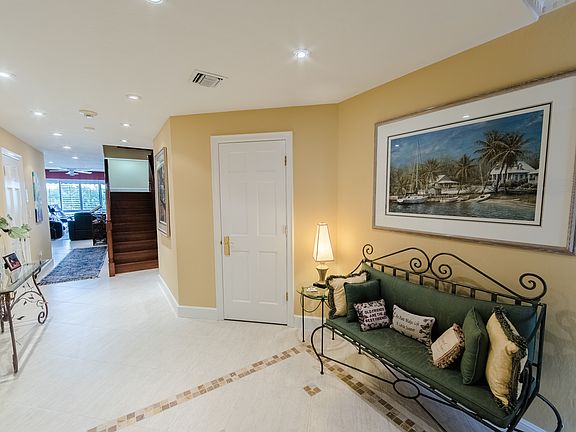 5th image of 6102 Paradise Point Dr
