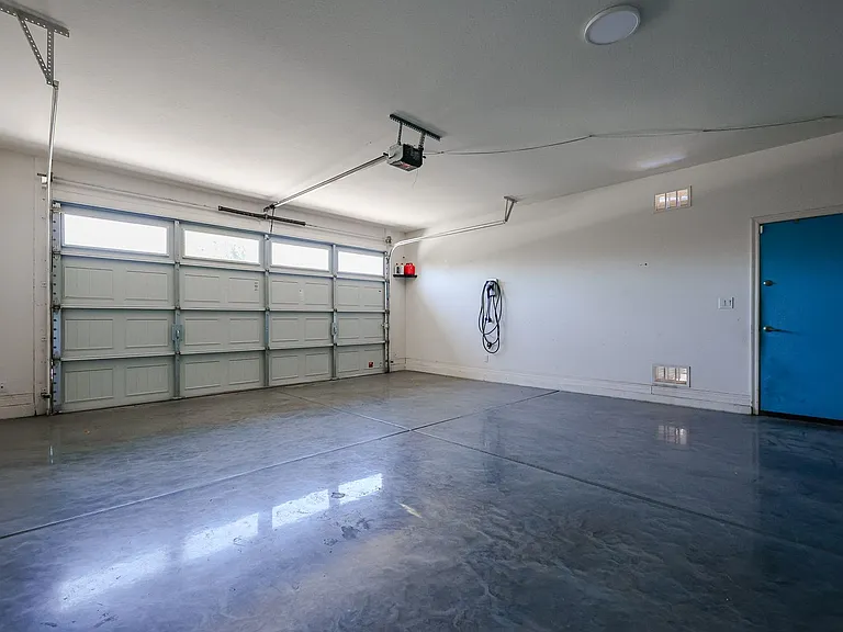2744 E Donato Dr — Photo 41