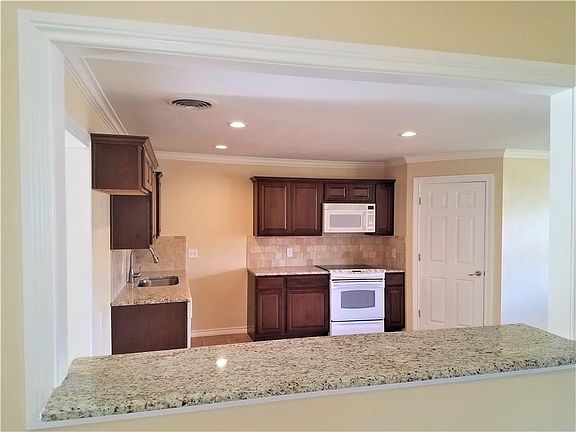 4th image of 745 Marsalis Dr