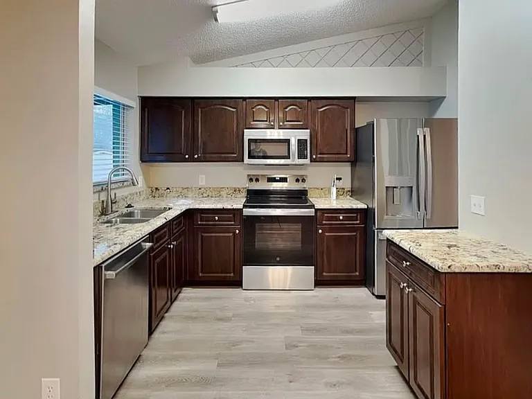 13522 Prestwick Dr — Photo 5