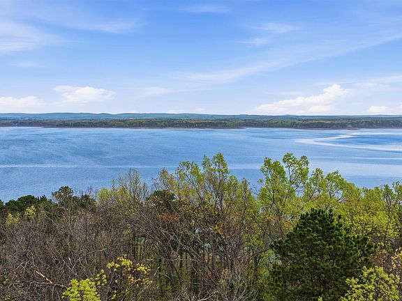 3rd image of 120 Lakefront Rd