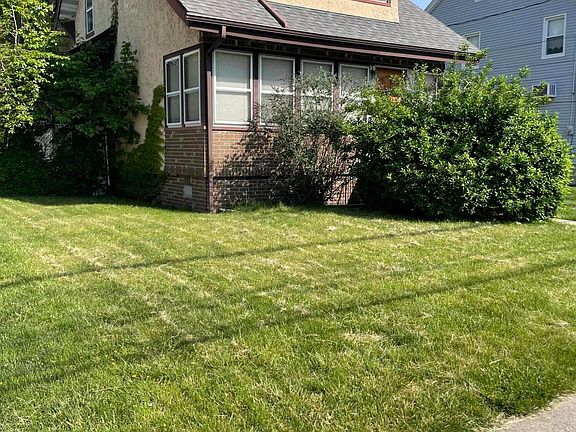 3rd image of 294 Decker Ave