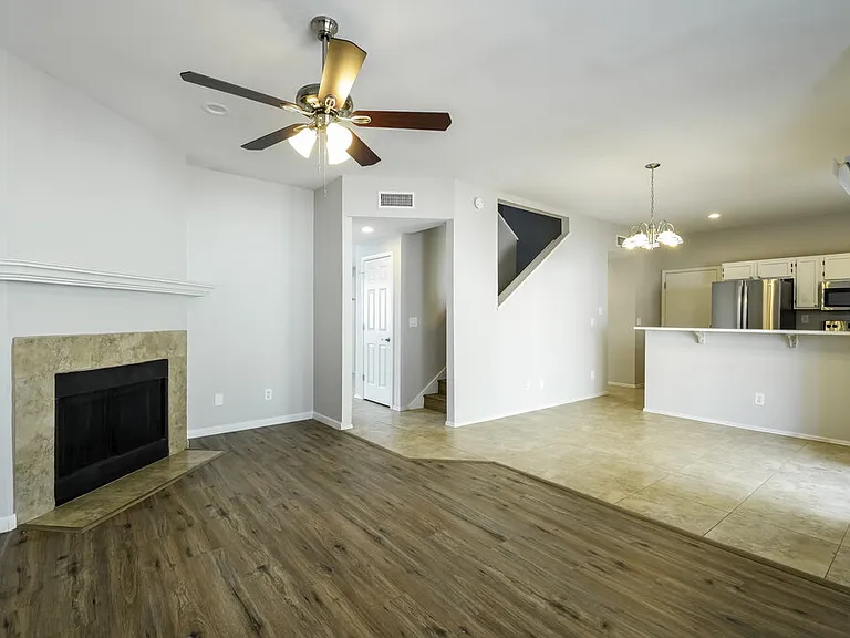 2028 W Columbine Dr — Photo 9