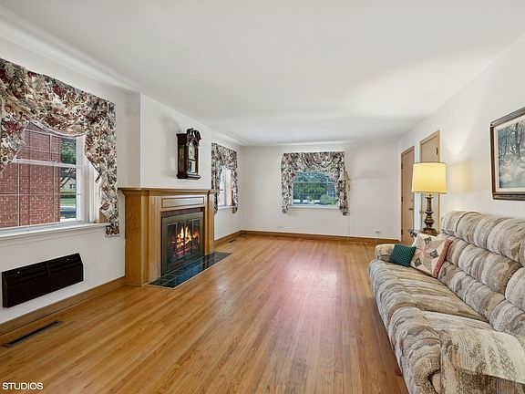 2nd image of 1250 Balmoral Ave