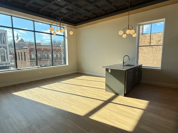 309 6th St, Burlington, IA