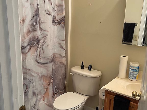 5th image of 104 Waterbury Ct