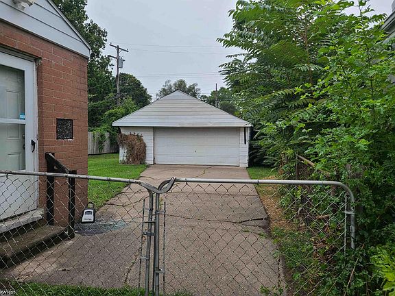 3rd image of 620 Eugene St