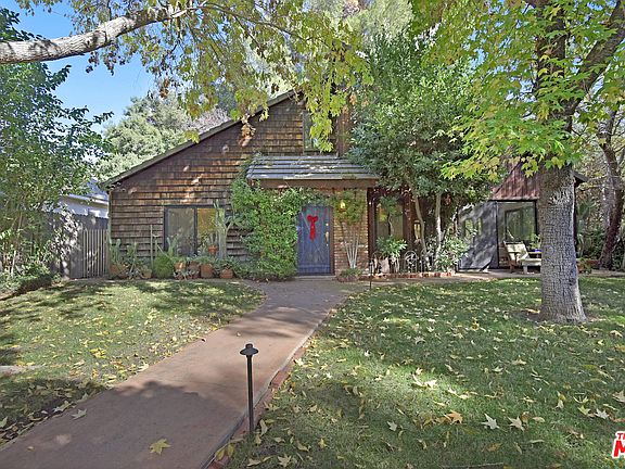 2nd image of 1441 Bonnell Dr