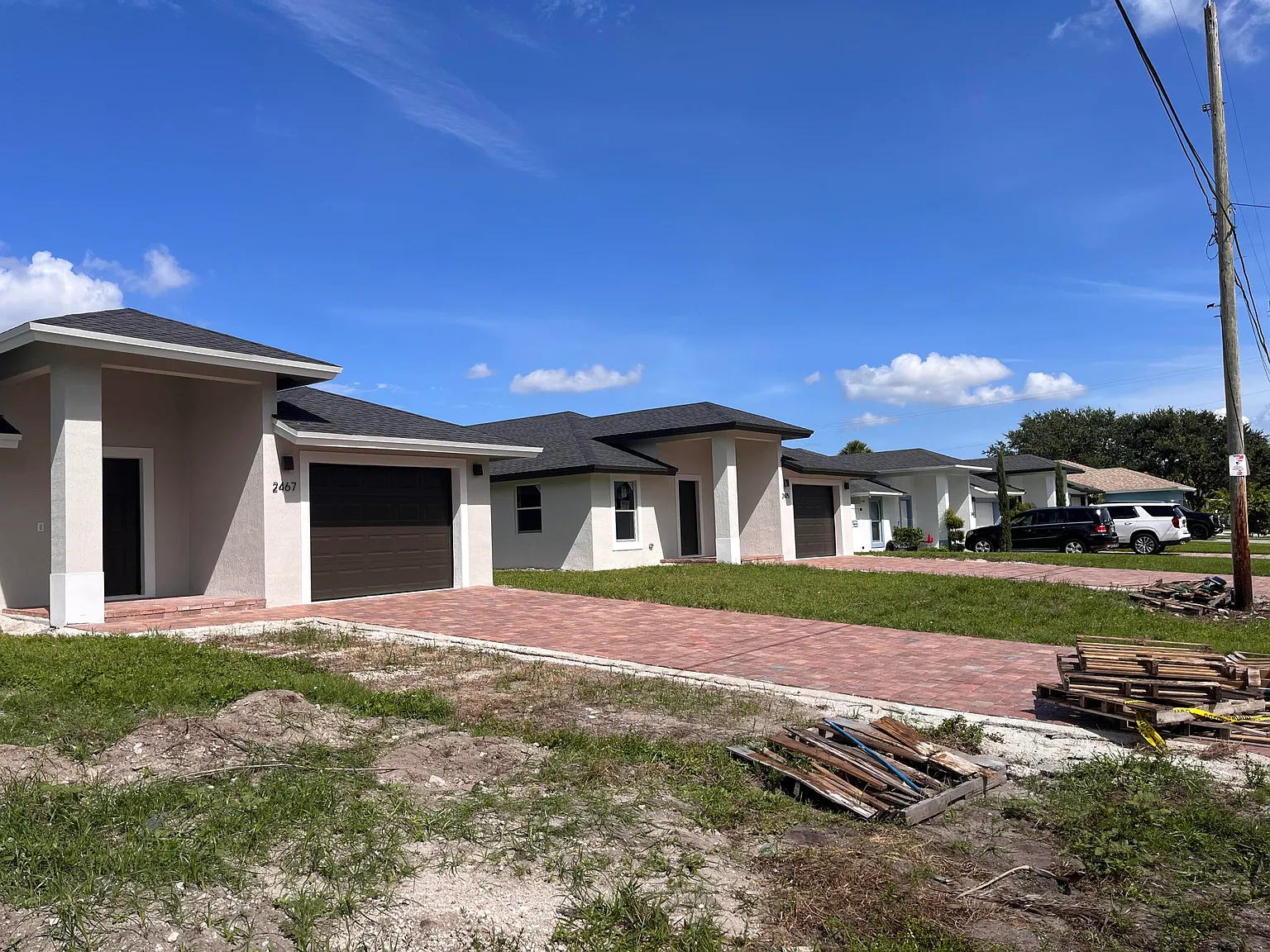 3 bed, 2.0 bath, 1437 sqft, $3,250 — Photo 3