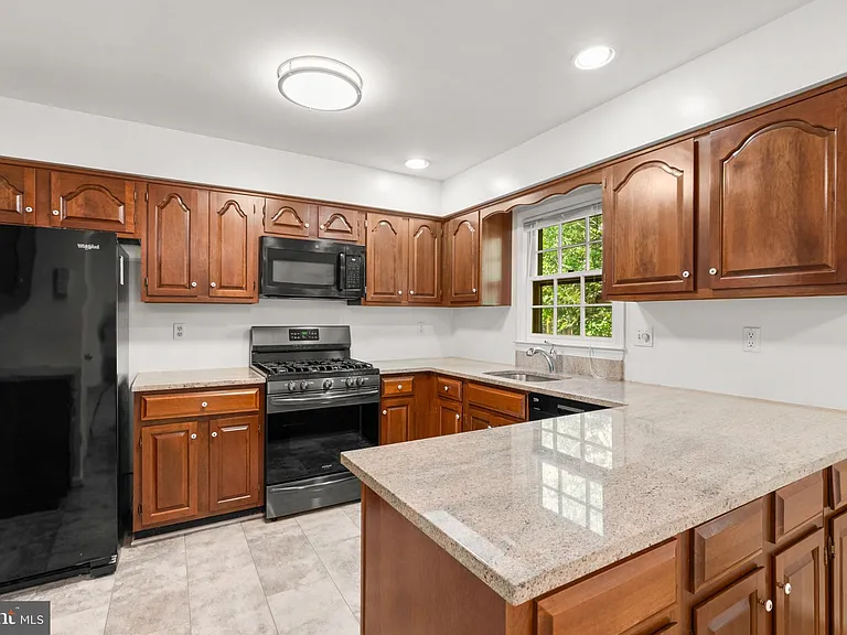 11017 Cedarwood Dr — Photo 12