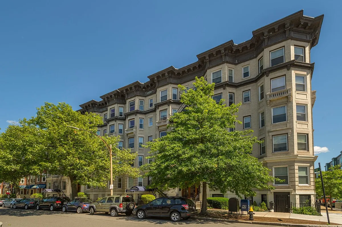 Building Photo - 1296 Commonwealth Ave #38