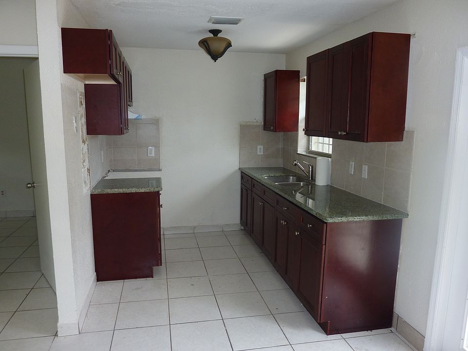 1st image of 906 NW 4th Ave