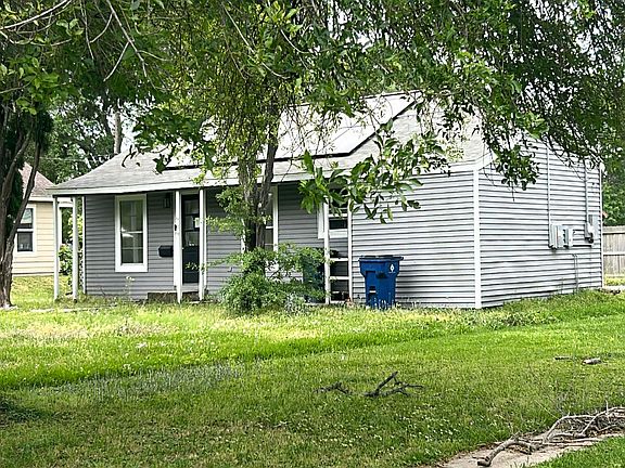 2nd image of 909 16th Ave N