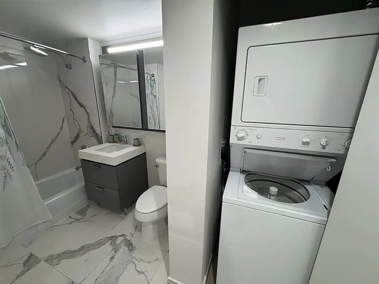 22 E 1st St #302 — Photo 7