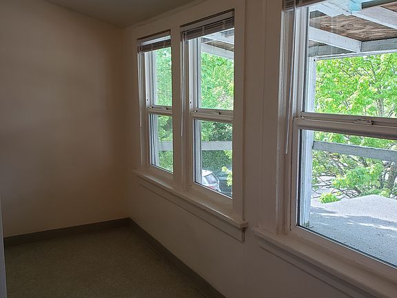 2nd image of 4945 NE Grand Ave APT 3