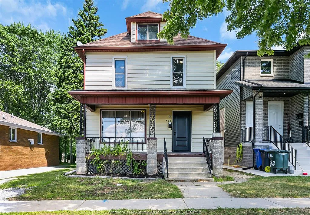 4 bed, $2,400 — Photo 1