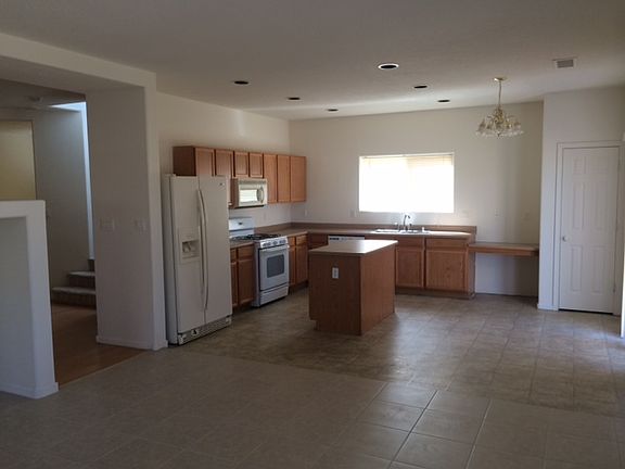 3rd image of 425 Luminoso Dr NW