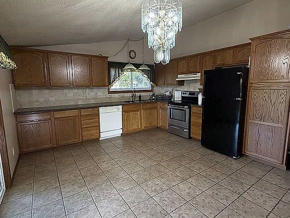 5th image of 604 Utah St