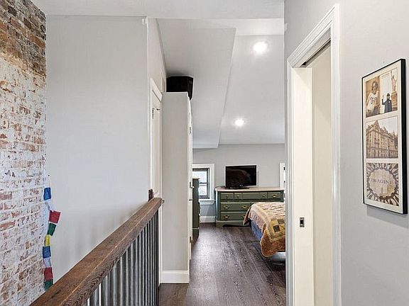 4th image of 400 W 6th St #1