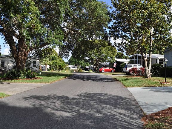 4th image of 11 Key West Dr