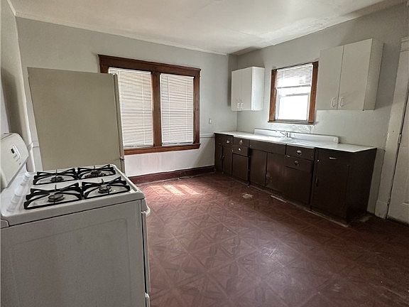 4th image of 3131 W 58th St