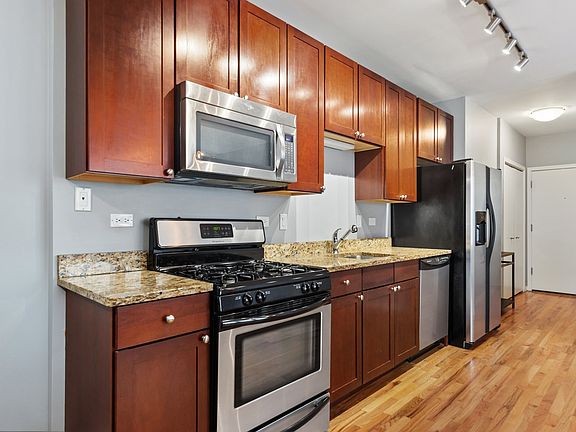 4th image of 1740 W Foster Ave APT 3