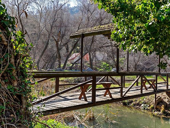 4th image of 19182 Caliente Creek Rd